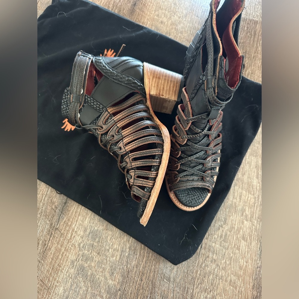 Freebies wazee bootie size 7